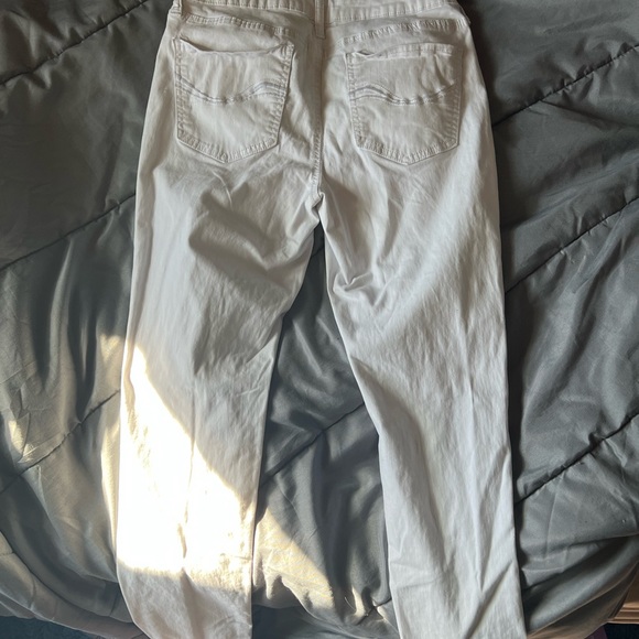 White ripped jeans size 7 juniors - Picture 2 of 3